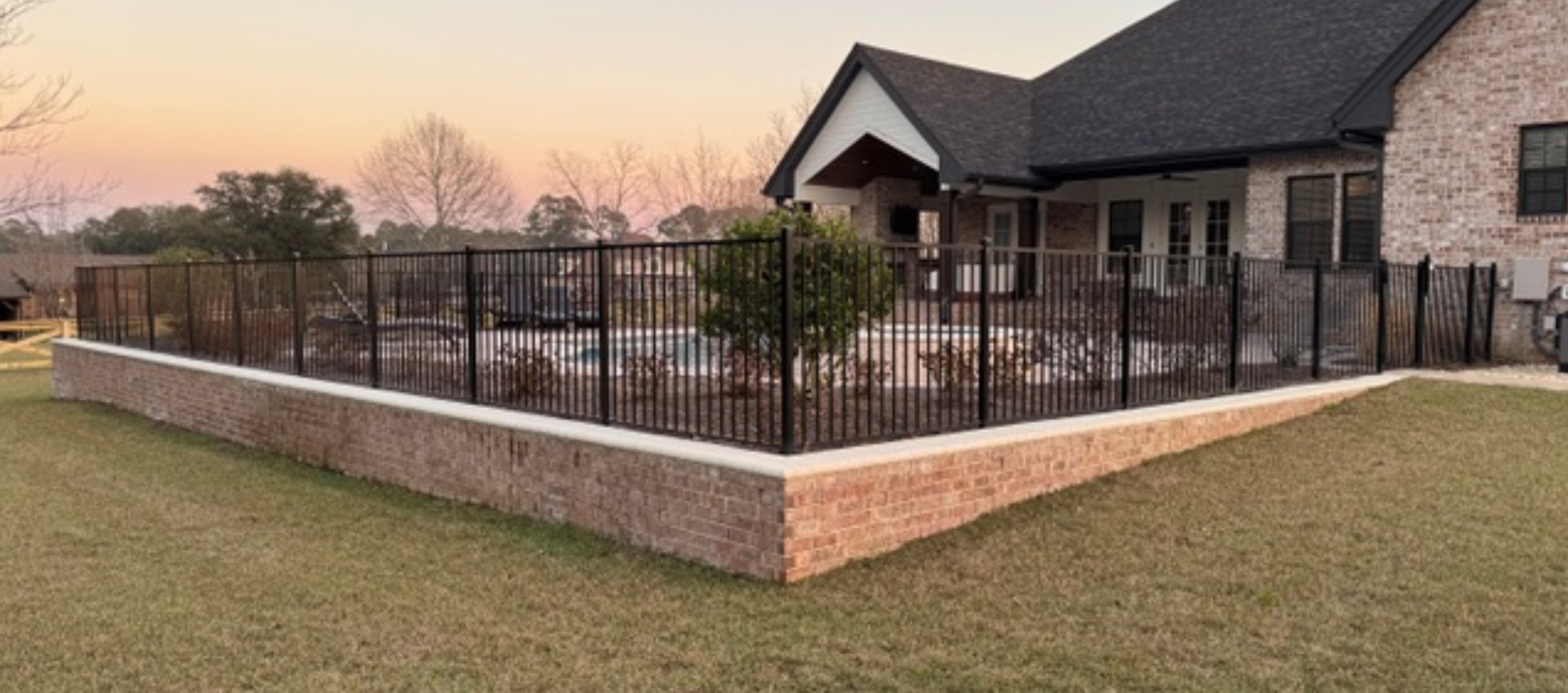 Aluminum fencing banner